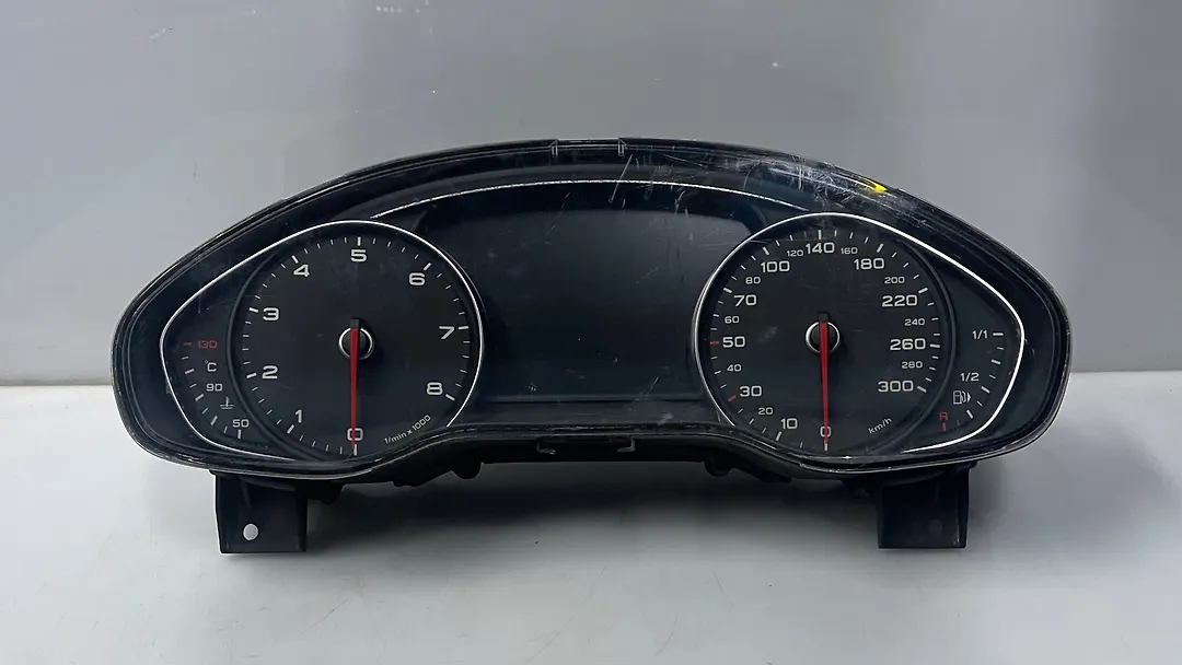Speedometer - 2013 Audi A8