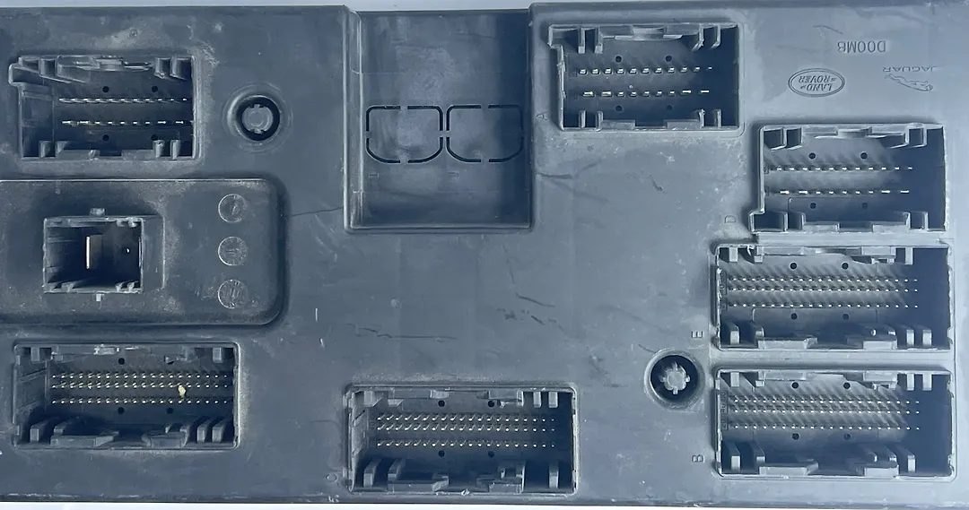 Fuse box cabin - 2020 Jaguar F-Pace