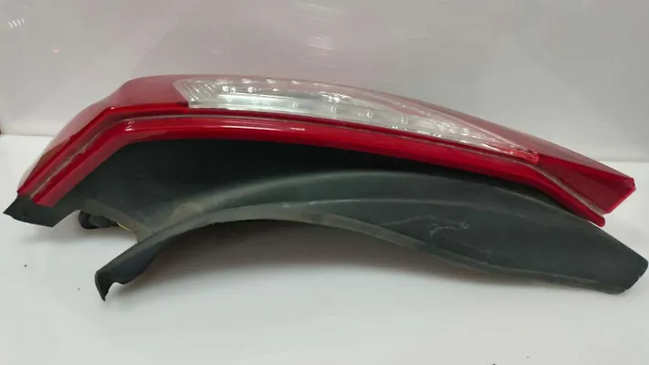 Tail Light (RH) - 2015 Lincoln MKS