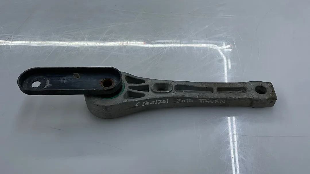 Lower arm (RH) - 2016 Volkswagen Tiguan