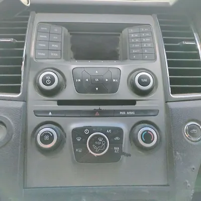 Info-gps-tv screen - 2014 Ford Taurus