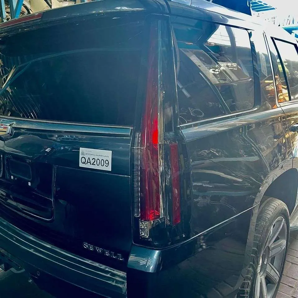Tailgate - 2019 Cadillac Escalade Luxury