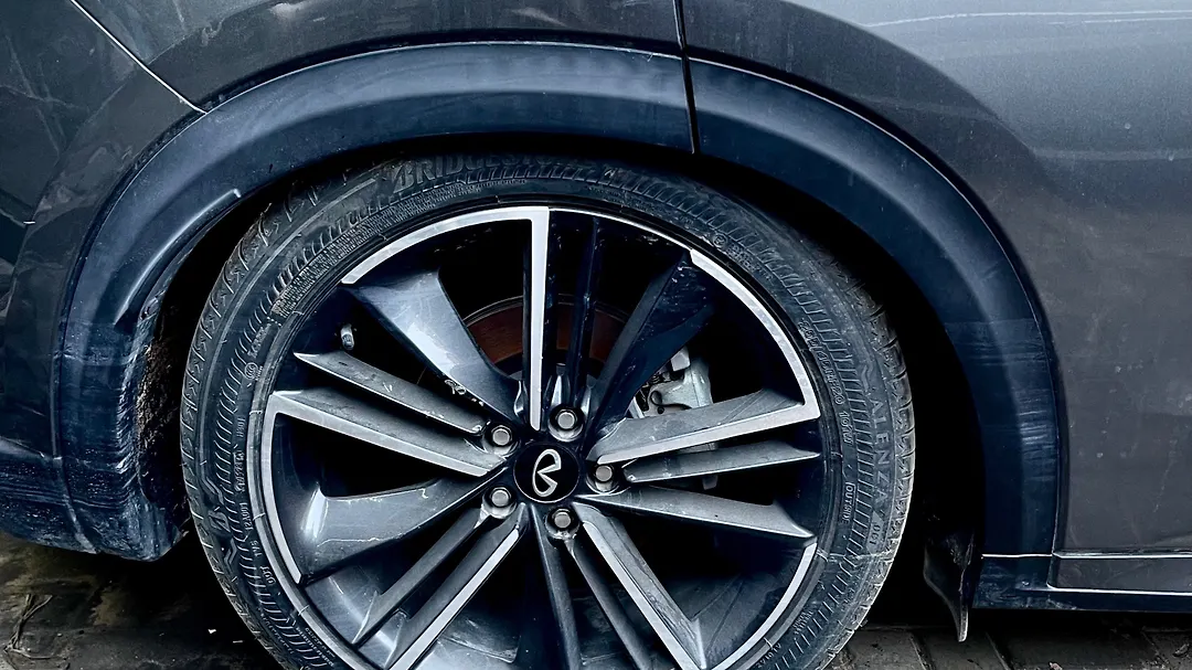 Fender moulding (RHB) - 2023 Infiniti QX55