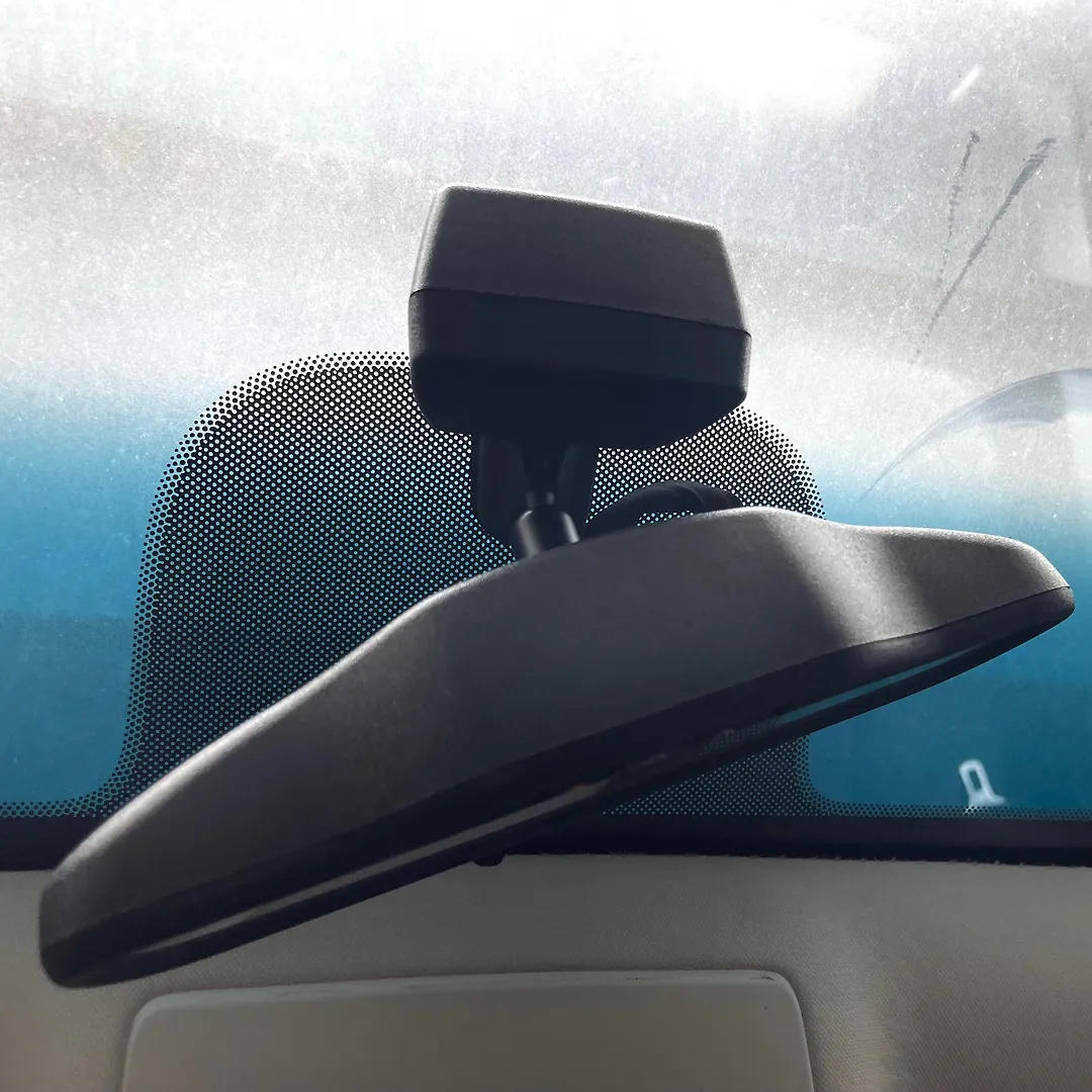 Mirror (Inner rear view) - 2011 Cadillac Escalade Luxury