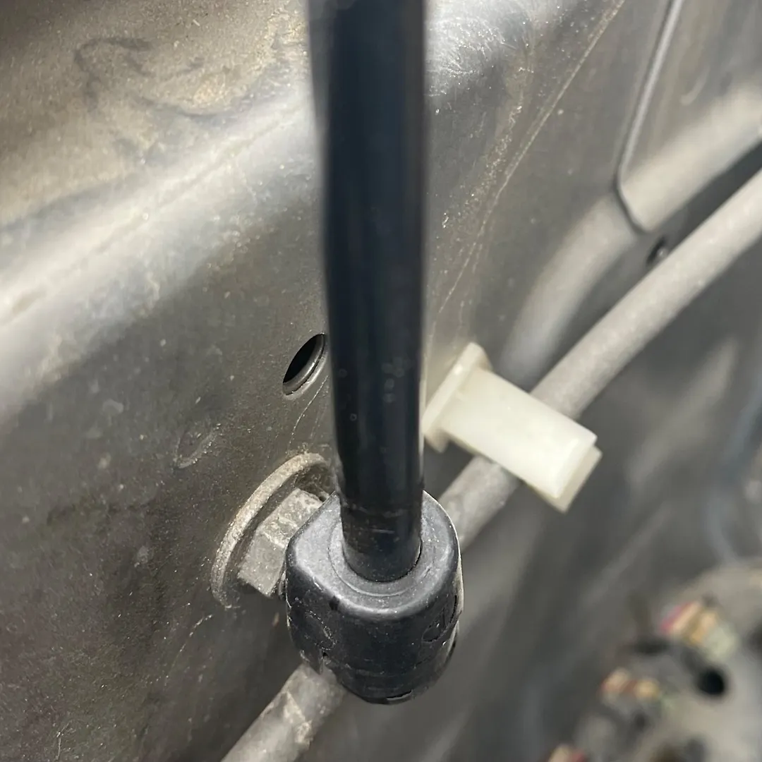Bonnet Jumping - 2010 Toyota Tundra