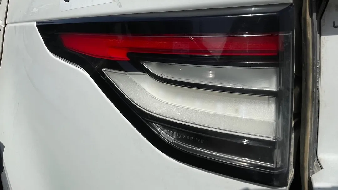 Tail Light (LH) - 2020 Land Rover DISCOVERY SE