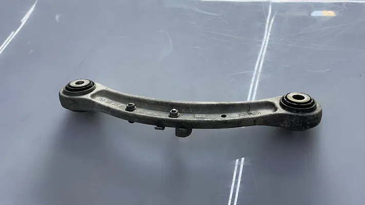 Upper arm (RH) - 2009 Audi Q7