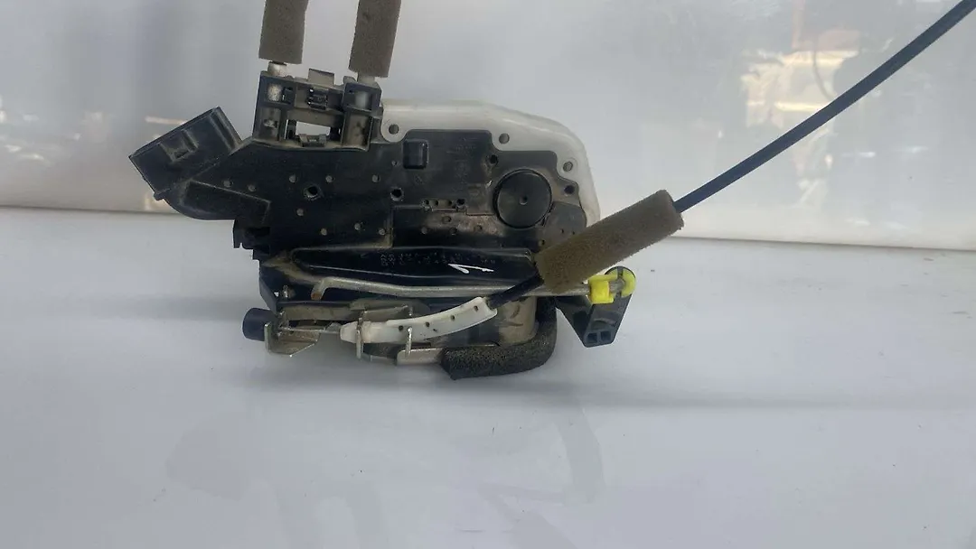 Door lock - 2014 Nissan Pathfinder