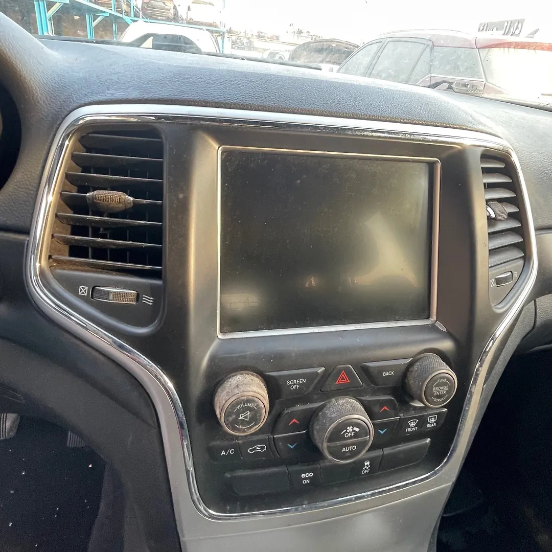 Info-gps-tv screen - 2015 Jeep Grand Cherokee LAREDO