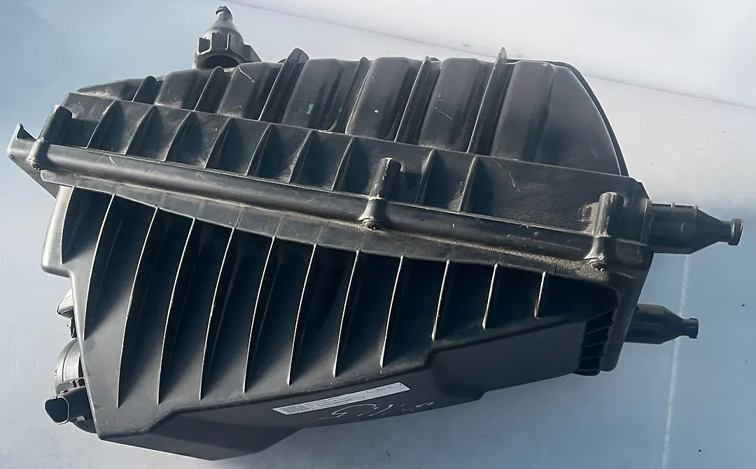 Air cleaner box(LH) - 2019 Land Rover DISCOVERY