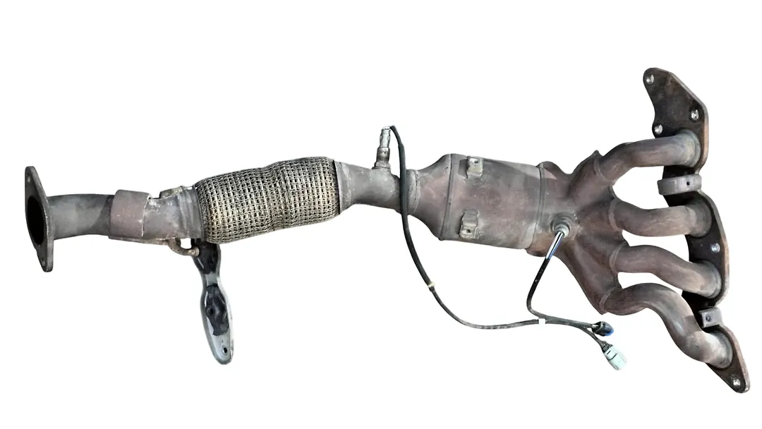 Exhaust manifold - 2017 Ford Escape