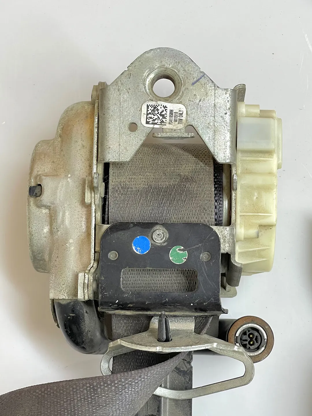 Seat belt front - 2016 Chevrolet Impala LT (2LT)