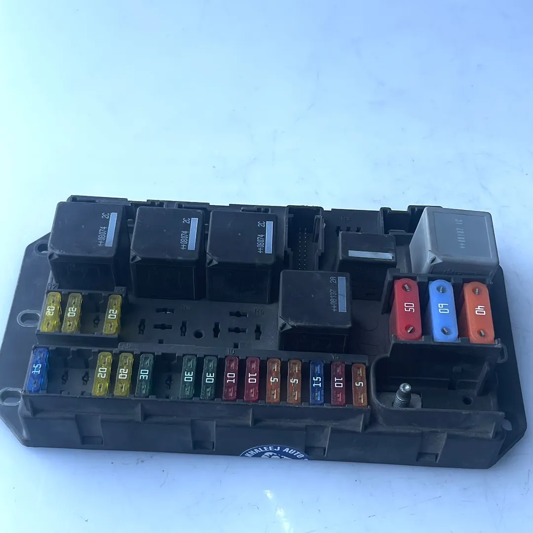 Rear boot fuse Box  - 2006 Land Rover RANGE ROVER VOGUE