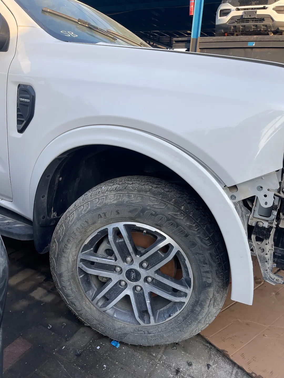 Fender moulding (RHF) - 2024 Ford Everest