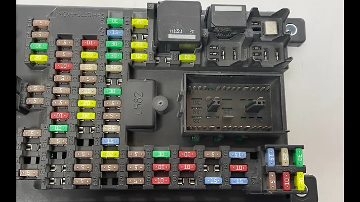 Fuse box - 2011 Jaguar XJL