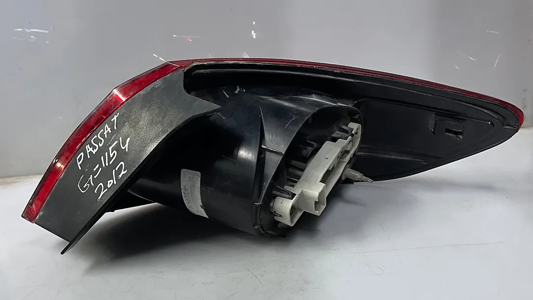 Tail Light (LH) - 2010 Volkswagen Passat