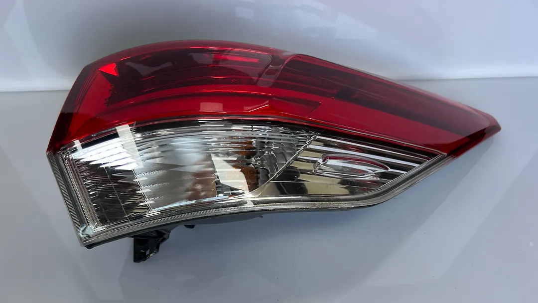 Tail Light (RH) - 2018 Toyota Highlander SE