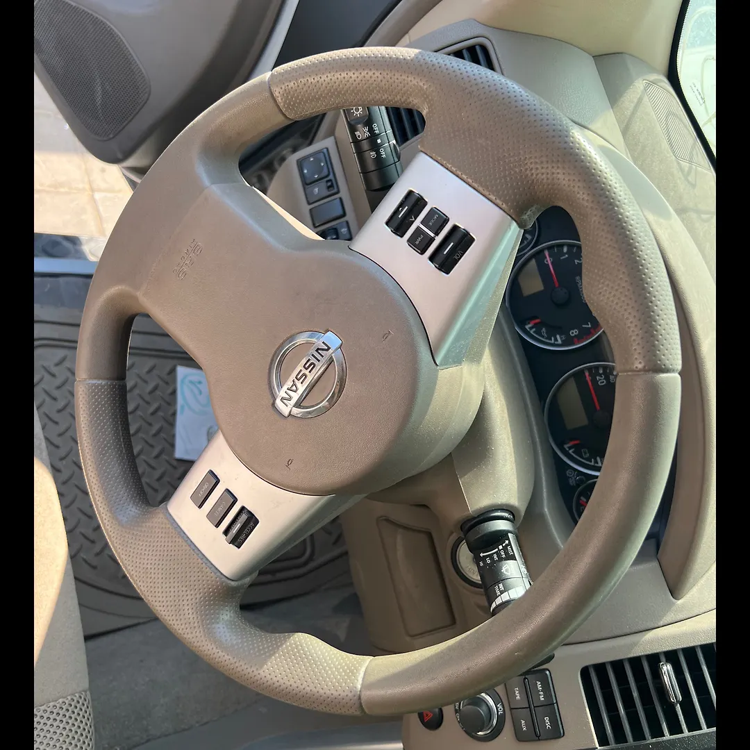 Steering wheel - 2011 Nissan Pathfinder 4.0