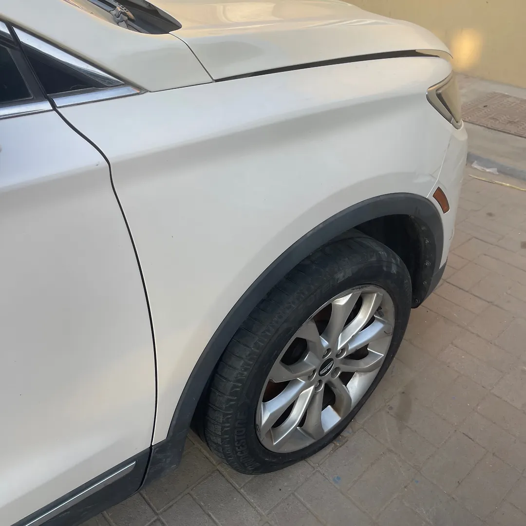 Fender (LHF) - 2017 Lincoln MKC Select