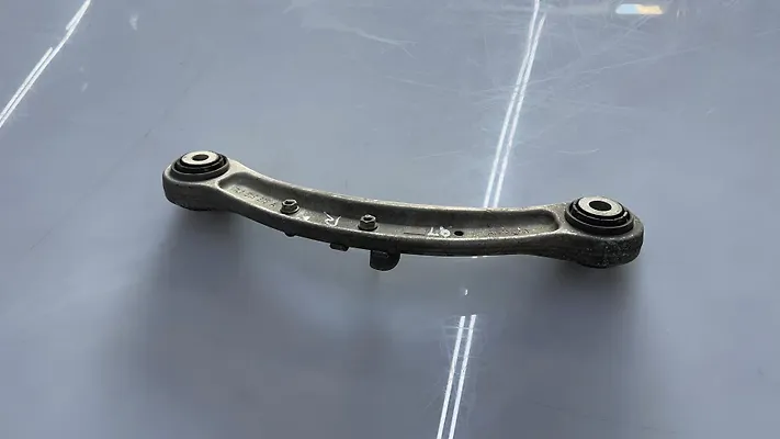 Upper arm (RH) - 2007 Audi Q7