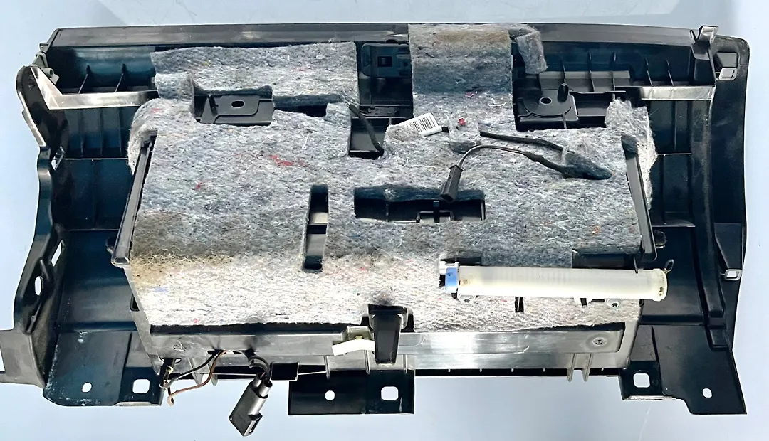 Glove box - 2015 Jaguar XJ