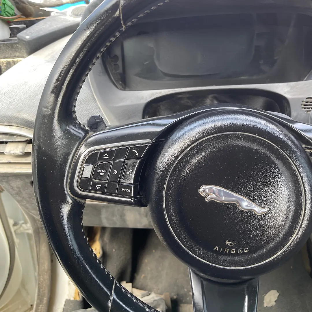 Steering wheel - 2017 Jaguar F-Pace