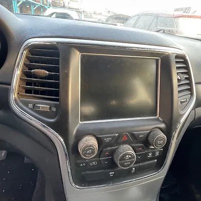 Info-gps-tv screen - 2015 Jeep Grand Cherokee LAREDO