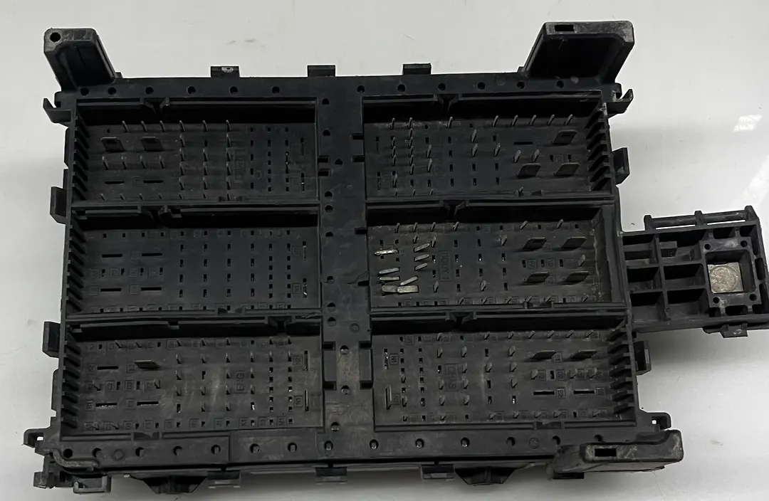 Fuse box - 2017 Chevrolet Tahoe