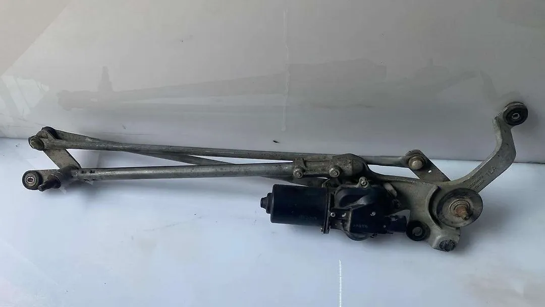 Windshield wiper motor - 2013 Infiniti QX56