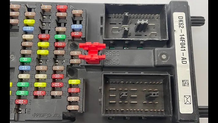 Fuse box - 2015 Land Rover SPORT