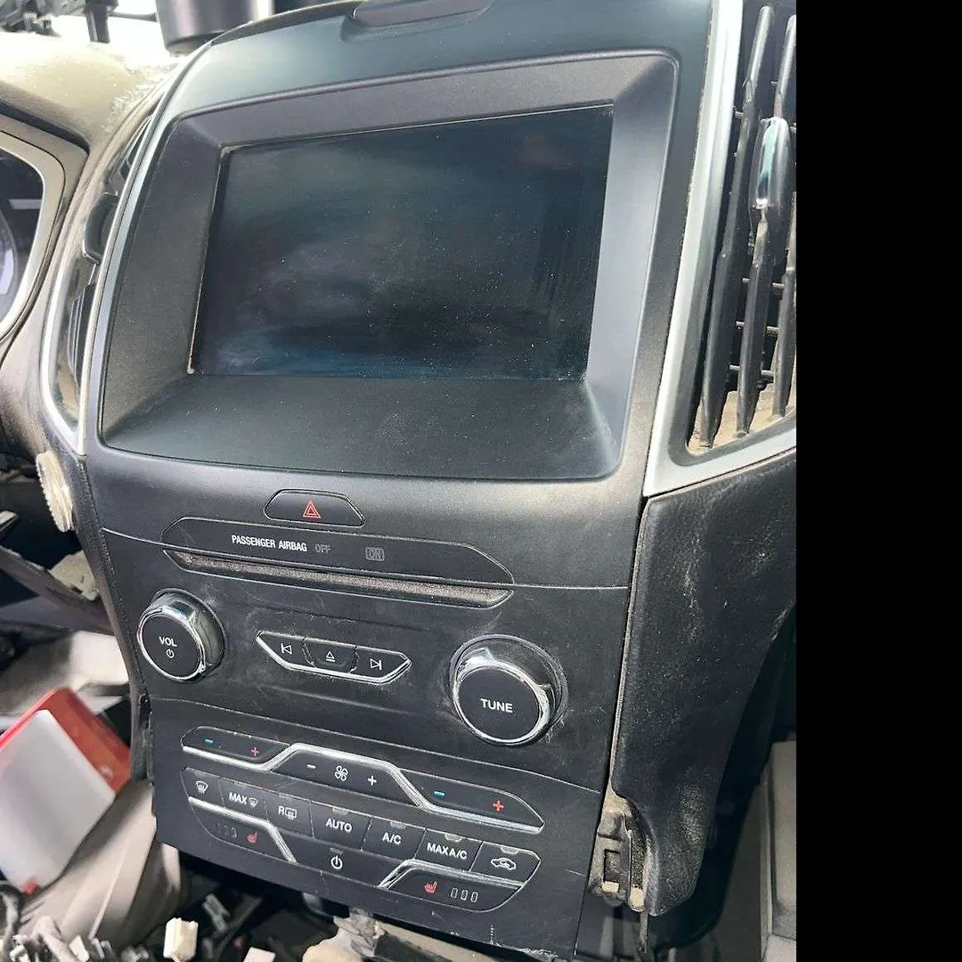 Info-gps-tv screen - 2015 Ford Edge
