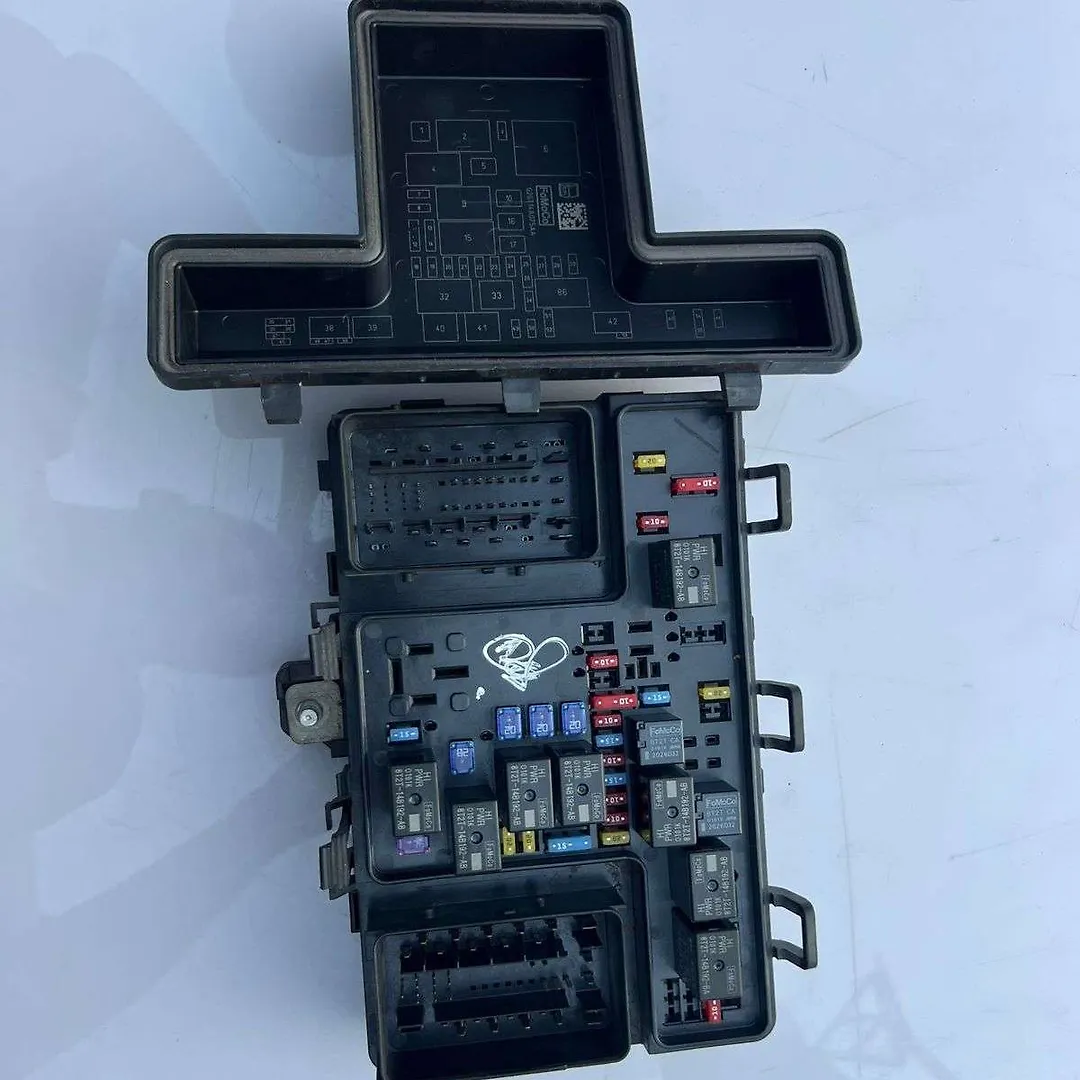 Fuse box - 2017 Lincoln MKX