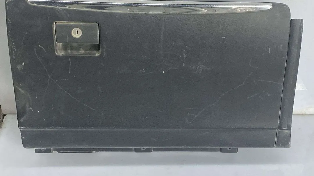 Glove box - 2013 Infiniti QX56
