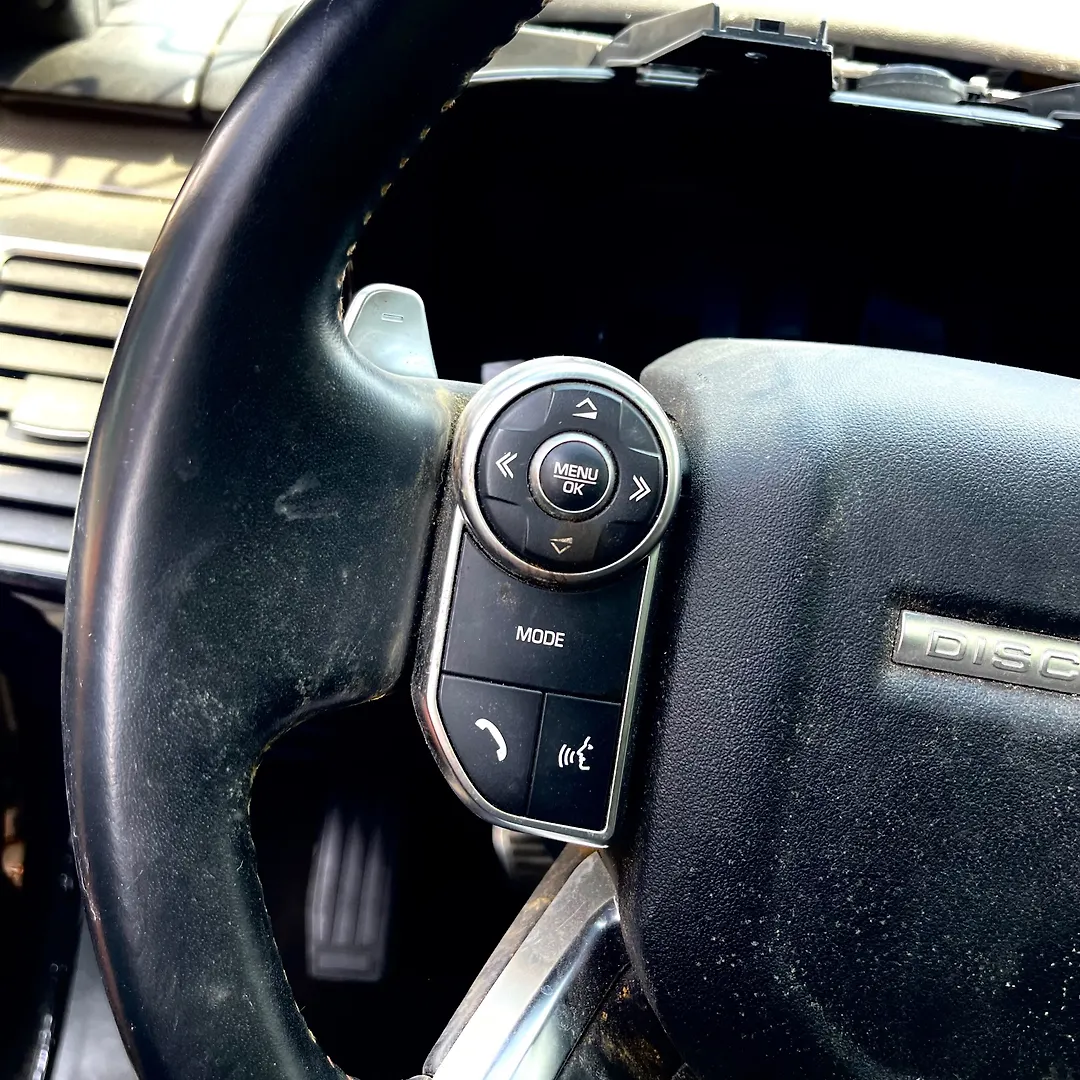 Steering wheel - 2018 Land Rover DISCOVERY HSE Luxury