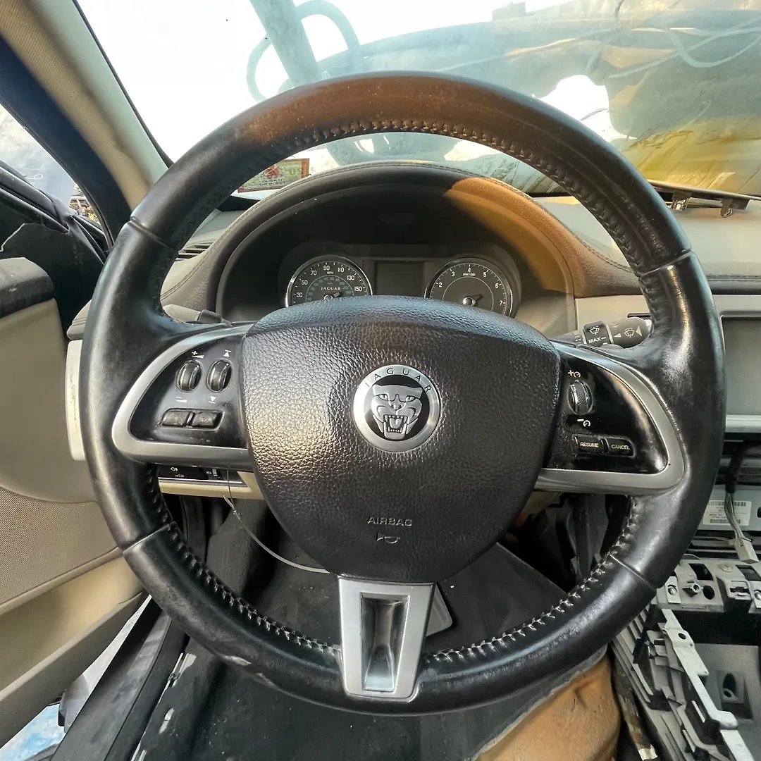 Steering wheel - 2010 Jaguar XF