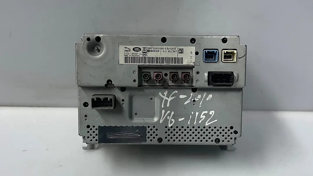 Info/GPS/TV Screen - 2013 Jaguar XF