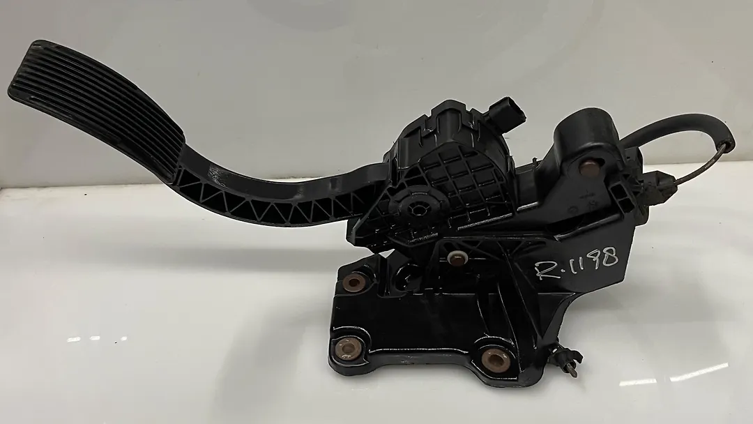 Accelerator pedal - 2010 Ford Expedition XLT