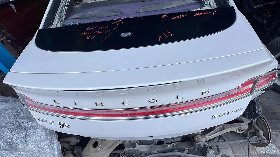 Tailgate - 2017 Lincoln MKZ