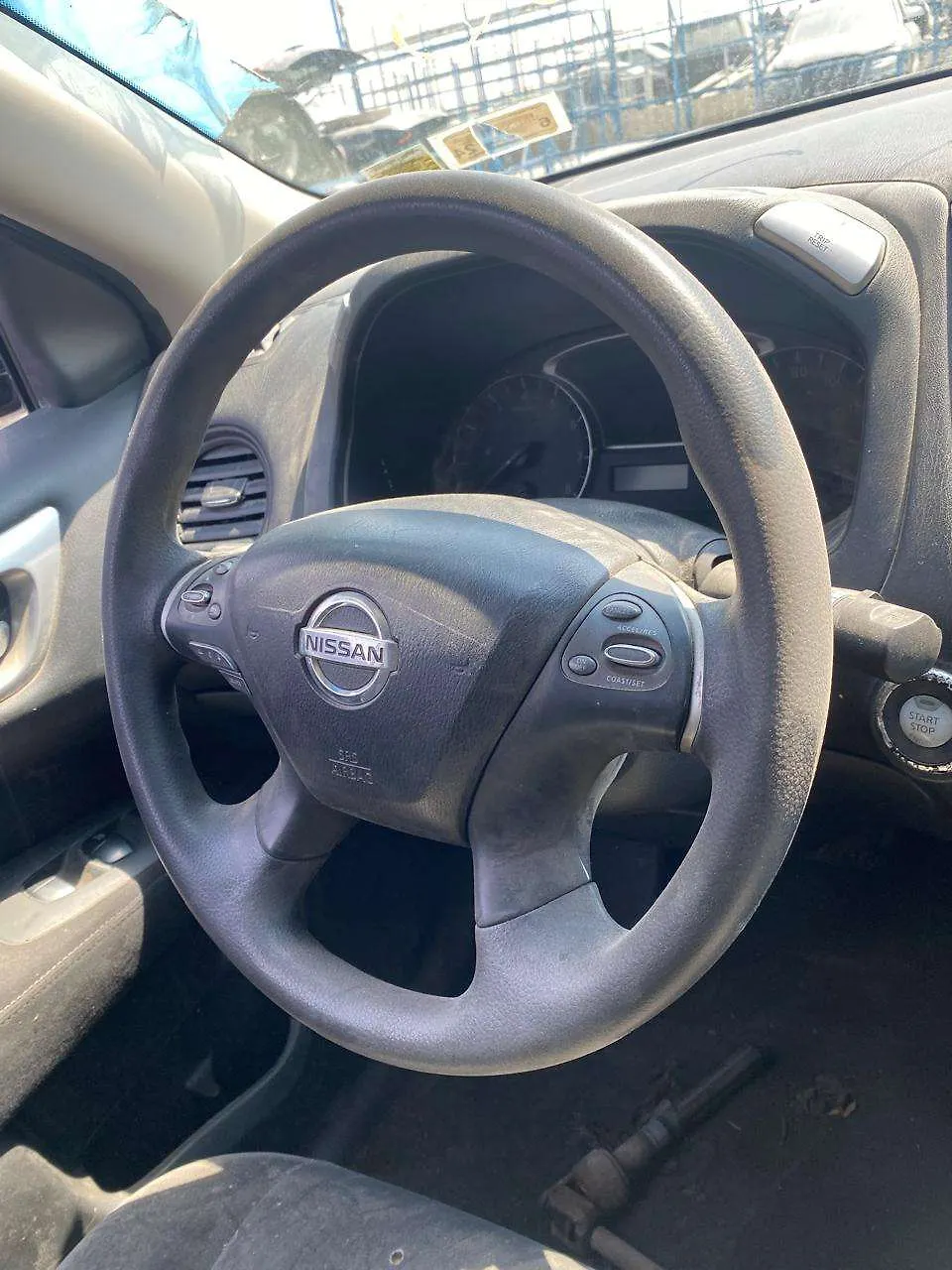 Steering wheel - 2013 Nissan Pathfinder