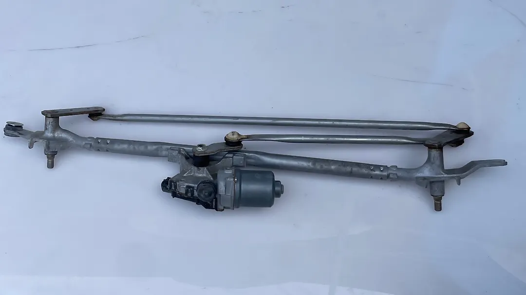 Windshield wiper motor - 2018 Chevrolet Camaro