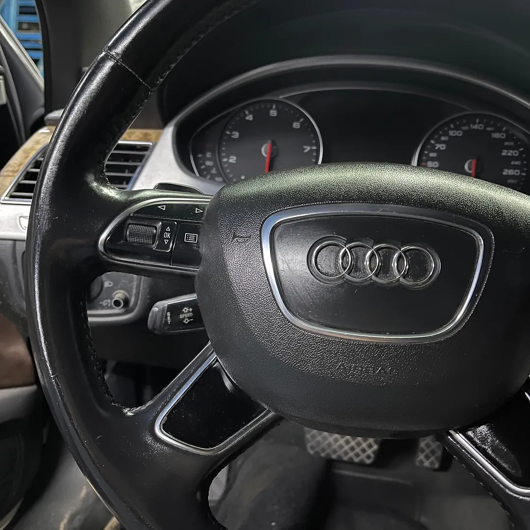 Steering wheel - 2013 Audi A8 L