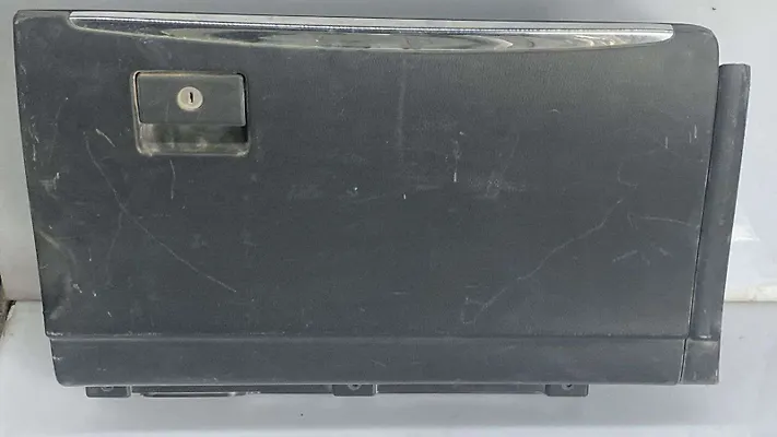 Glove box - 2014 Infiniti QX56