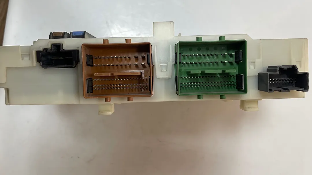 Fuse box - 2011 Land Rover LR2