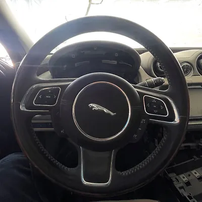 Steering wheel - 2019 Jaguar XJ