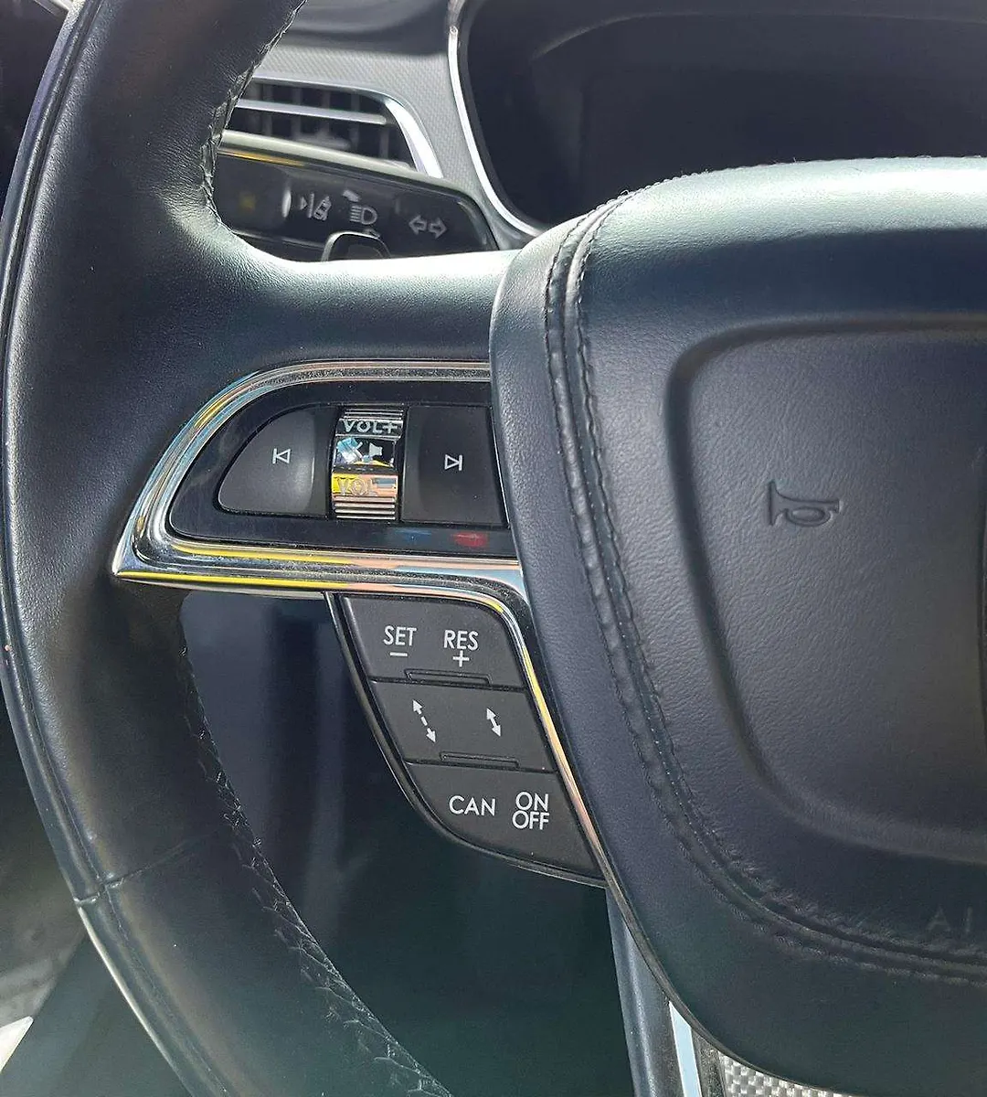 Steering wheel - 2018 Lincoln Continental