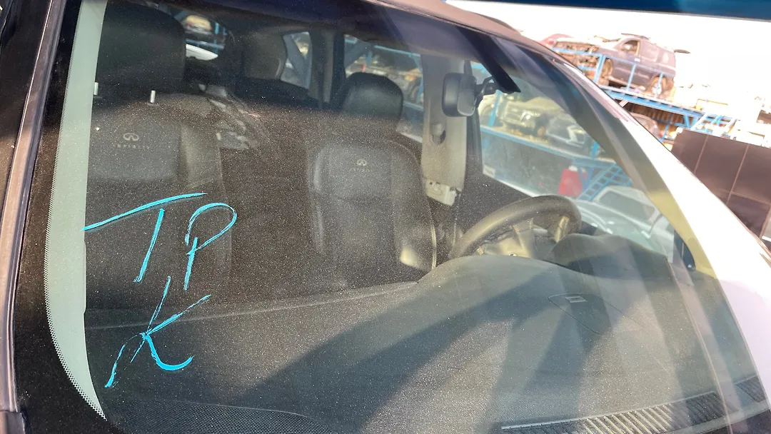 Windshield glass - 2013 Infiniti JX35