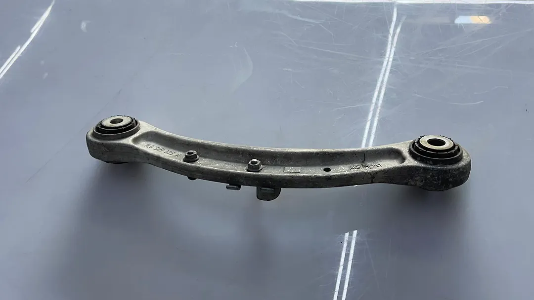 Upper arm (RH) - 2009 Audi Q7