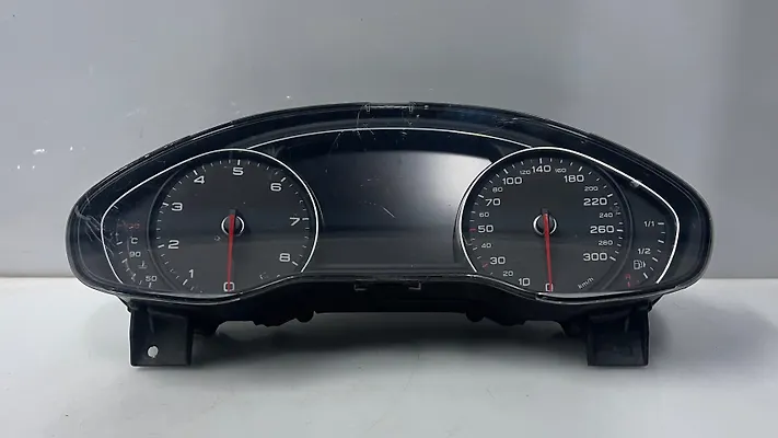 Speedometer - 2013 Audi A8