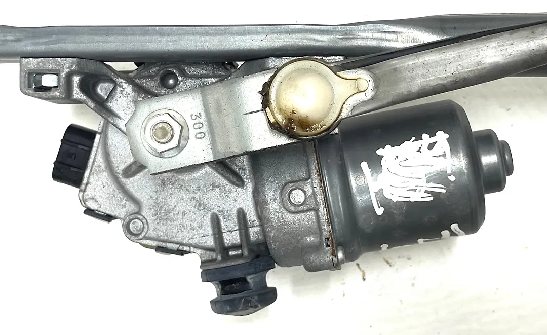 Windshield wiper motor - 2018 Cadillac XT5 Premium Luxury