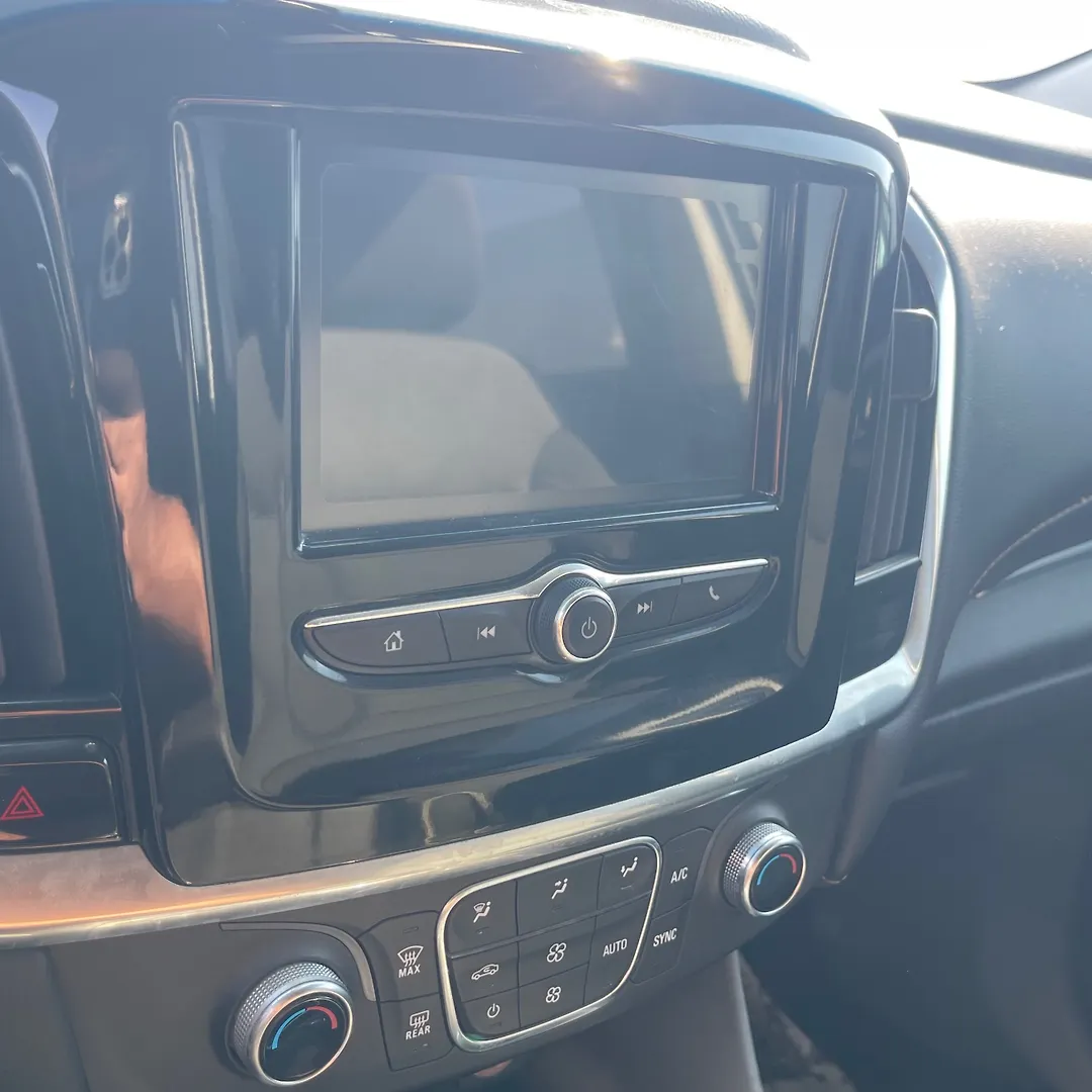 Info-gps-tv screen - 2019 Chevrolet Traverse LS